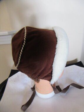 Vintage Baby or Small Childs  Hat "Heeksuede"